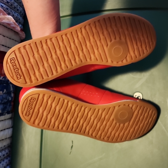 Red Reebok Classic - Picture 3 of 3